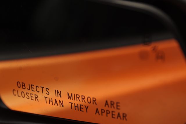 https://www.pexels.com/photo/close-up-of-car-mirror-17278814/